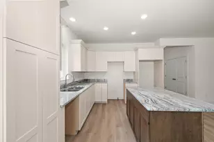 31610 Beaver Cir, New Boston, MI 48164 - Photo 8