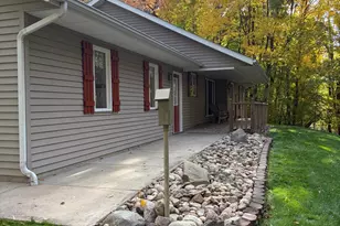 9114 N Riverview Dr, Kalamazoo, MI 49004 - Photo 2