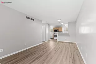 23348 Redman Ct, Trenton, MI 48183 - Photo 2