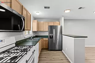 23348 Redman Ct, Trenton, MI 48183 - Photo 4