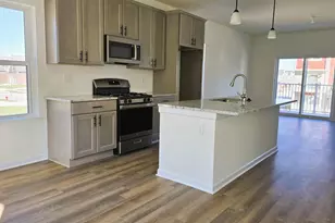 4876 Parkside Ln, Troy, MI 48085 - Photo 6