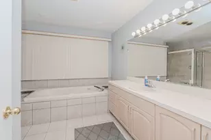 5780 Swan Lake Ct, West Bloomfield, MI 48322 - Photo 20