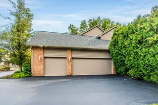 5780 Swan Lake Ct, West Bloomfield, MI 48322 - Photo 4