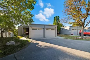 715 Skynob Dr, Ann Arbor, MI 48105 - Photo 2