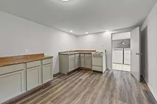 411 Hinckley Blvd, Jackson, MI 49203 - Photo 4