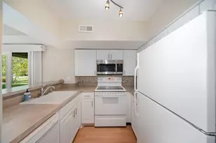 275 Briarcrest Dr, Ann Arbor, MI 48104 - Photo 6