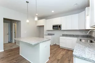 237 Grand River Circle, Jackson, MI 49201 - Photo 4