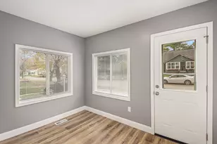 352 Hillside Ave, Jackson, MI 49203 - Photo 6