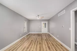 352 Hillside Ave, Jackson, MI 49203 - Photo 4