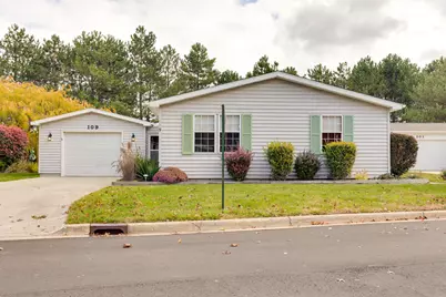 109 Cadgewith E, Lansing, MI 48906 - Photo 2