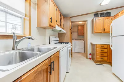 109 Cadgewith E, Lansing, MI 48906 - Photo 10