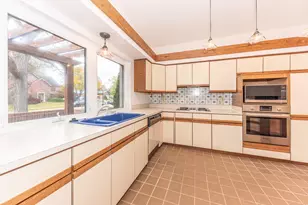 2225 Chaucer Ct, Ann Arbor, MI 48103 - Photo 8