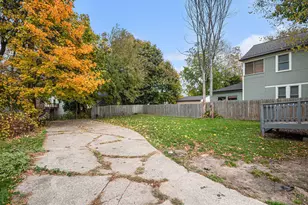 835 Bates St SE, Grand Rapids, MI 49506 - Photo 20