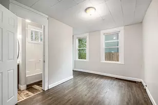 835 Bates St SE, Grand Rapids, MI 49506 - Photo 8