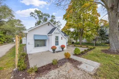 1208 W Broadway Street, Mount Pleasant, MI 48858 - Photo 2