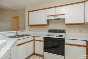 1328 Heatherwood Ln, Ann Arbor, MI 48108 - Photo 12