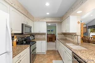 2526 Birchcrest Dr SE, Grand Rapids, MI 49506 - Photo 16