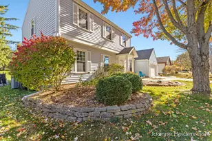 2526 Birchcrest Dr SE, Grand Rapids, MI 49506 - Photo 4