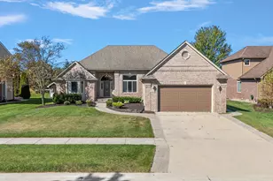 50247 Cheltenham Dr, Macomb, MI 48044 - Photo 2