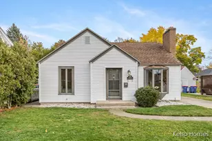 2818 Edgewood Ave NE, Grand Rapids, MI 49505 - Photo 2