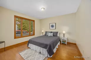 2818 Edgewood Ave NE, Grand Rapids, MI 49505 - Photo 14