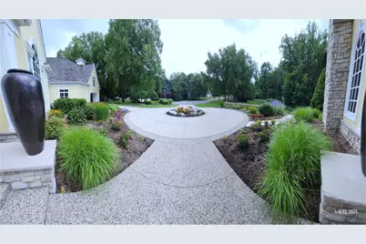 6029 Hillsborough Court SW, Grandville, MI 49418 - Photo 4