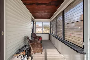 1402 Carl Breeding Wy, Jackson, MI 49203 - Photo 4