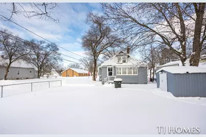 1061 E Forest Avenue, Muskegon, MI 49442 - Photo 24