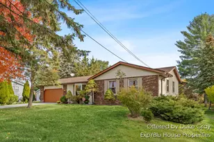 6374 Clover Ln, Jenison, MI 49428 - Photo 2