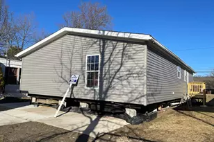 3900 W Jefferson Ave, Trenton, MI 48183 - Photo 2