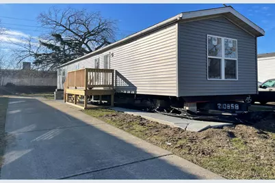 3900 W Jefferson Avenue, Trenton, MI 48183 - Photo 2