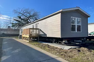 3900 W Jefferson Ave, Trenton, MI 48183 - Photo 2