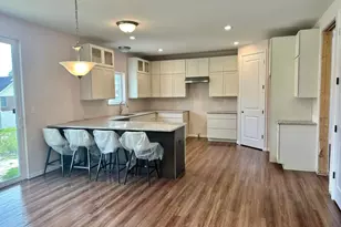 25860 Brighton Ln, Flat Rock, MI 48134 - Photo 4