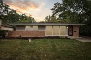 29484 Spring Hill Dr, Southfield, MI 48076 - Photo 2