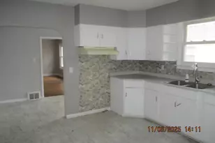 204 Meyers Ave, Jackson, MI 49203 - Photo 2