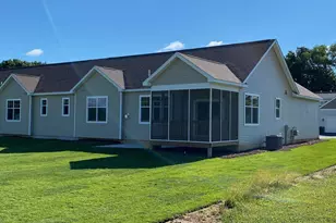 5696 Trailside Ln, Hamburg, MI 48189 - Photo 2