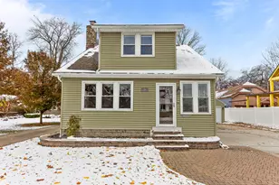 38 Riverside Dr, Mount Clemens, MI 48043 - Photo 2