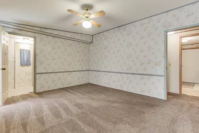 210 Saint Ives N, Lansing, MI 48906 - Photo 14