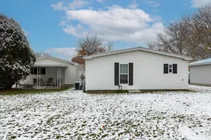210 St Ives N, Lansing, MI 48906 - Photo 20