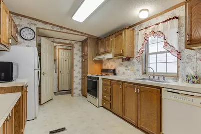 210 Saint Ives N, Lansing, MI 48906 - Photo 10