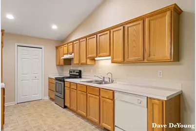 347 Timberlake E, Holland, MI 49424 - Photo 16