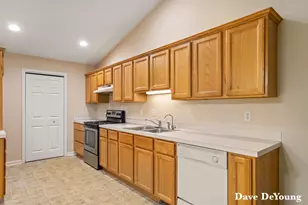 347 Timberlake E, Holland, MI 49424 - Photo 16