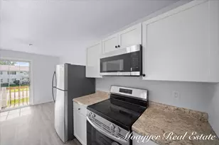 1051 Abbey Ct, Holland, MI 49423 - Photo 10