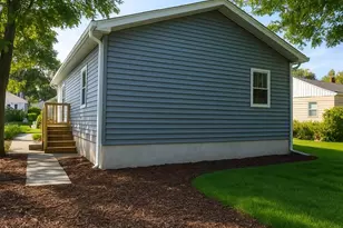 818 Alvord Ave, Flint, MI 48507 - Photo 4