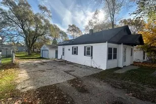846 N Oak St St, Evart, MI 49631 - Photo 1