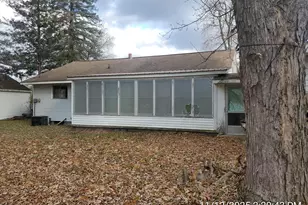 825 N River St, Evart, MI 49631 - Photo 4