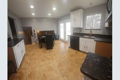 29730 Mackenzie Circle E, Warren, MI 48092 - Photo 4