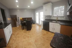 29730 Mackenzie Cir E, Warren, MI 48092 - Photo 4