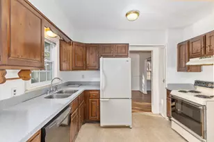 120 Manchester Street SW, Wyoming, MI 49548 - Photo 6