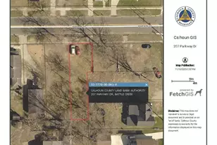 207 Parkway Dr, Battle Creek, MI 49037 - Photo 1